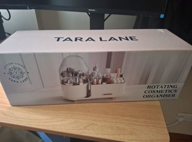 cosmetic organiser