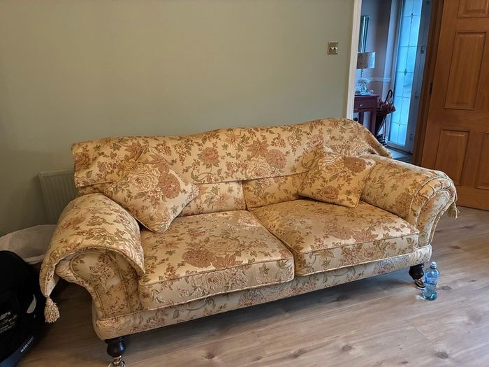 Suite of furniture- like new