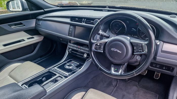 2016 Jaguar Xf | New Timing Chains & Service! | Excellent Condition | Full Leather | R-sport Prestige Luxury Trim