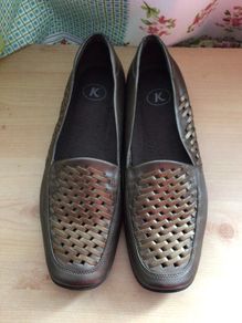 Ladies K by Clarks pewter Gunmetal low wedge loafers size 6