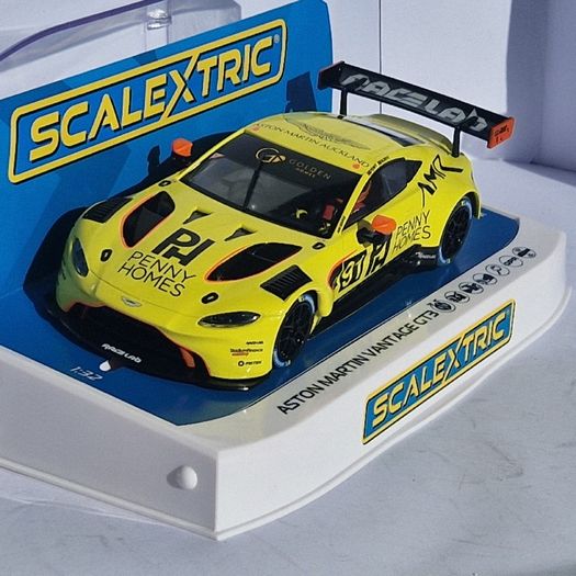 Scalextric C4446 Aston Martin Vantage #91 Slot Car  ( gt touring endurance )