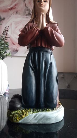 18 inch kneeling statue