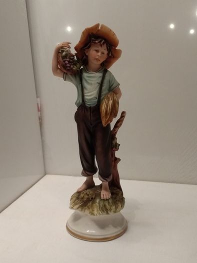Capodimonte Figurine set (Rare Vintage Collectibles)