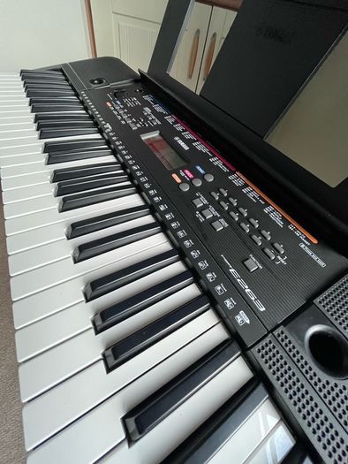 Yamaha PSR E263 Beginners Keyboard
