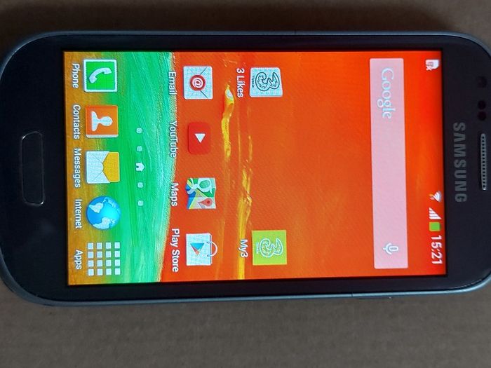 Samsung Galaxy SIII, Model GT-I8200N, 8GB, in excellent condition