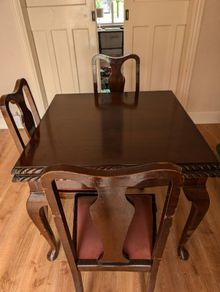 Expandable mahogany dining room table + 3 chairs