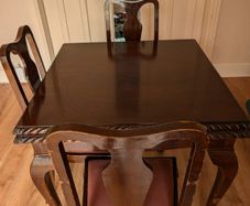 Expandable mahogany dining room table + 3 chairs