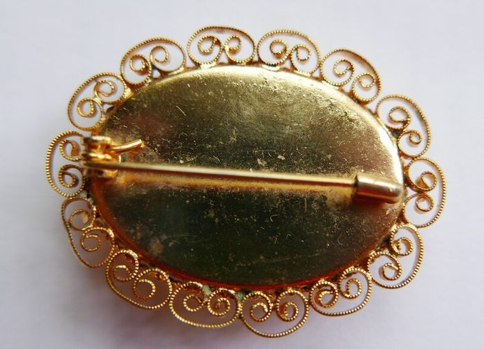 Vintage Medallion Medieval French Couple Courting Vintage Gold Brooch Pin