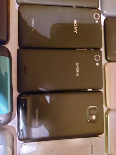 25 Mobile phones in very good cosmetic condition but have no Batterys