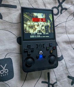 R36Max 128GB Retro Game Console - Brand New -Black- price firm