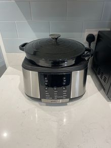 Cast iron slow cooker