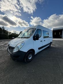 Crew cab van