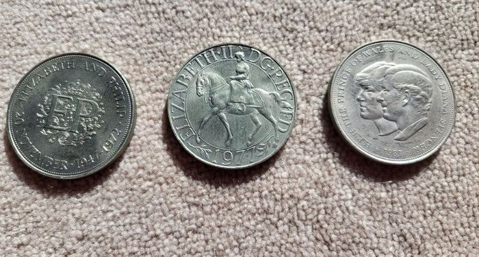 3 Crowns