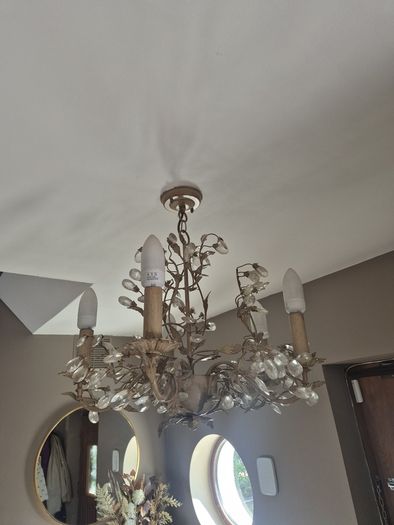 3 Ceiling lights