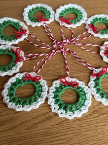 Crochet Christmas mini wreaths