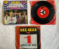 3 Bee Gees singles 45rpm - in working order