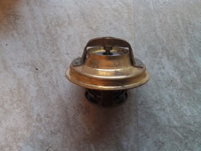 Mercedes 190d / 200 / 230 Thermostat.
