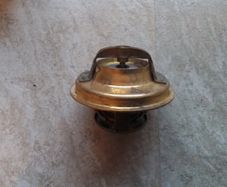 Mercedes 190d / 200 / 230 Thermostat.