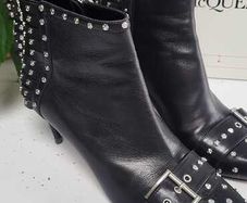 Alexander McQueen Black Studded Wing Ankle Boots Sz 40 (Fit 7UK)  - Rrp 795 (New)