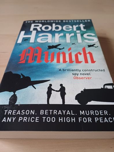 Munich by Robert Harris (Espionage Mystery Suspense Paperback 2018)