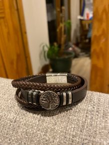 Bracelet with tree