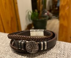Bracelet with tree