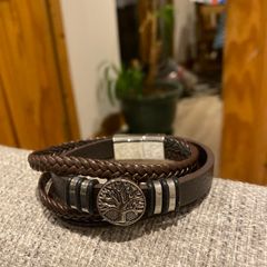 Bracelet with tree