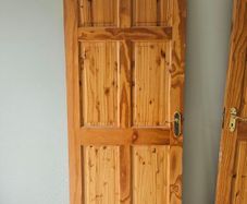 Pine door not Oak as originally stated