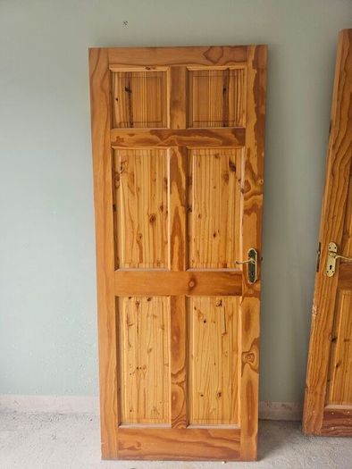 Pine door not Oak as originally stated