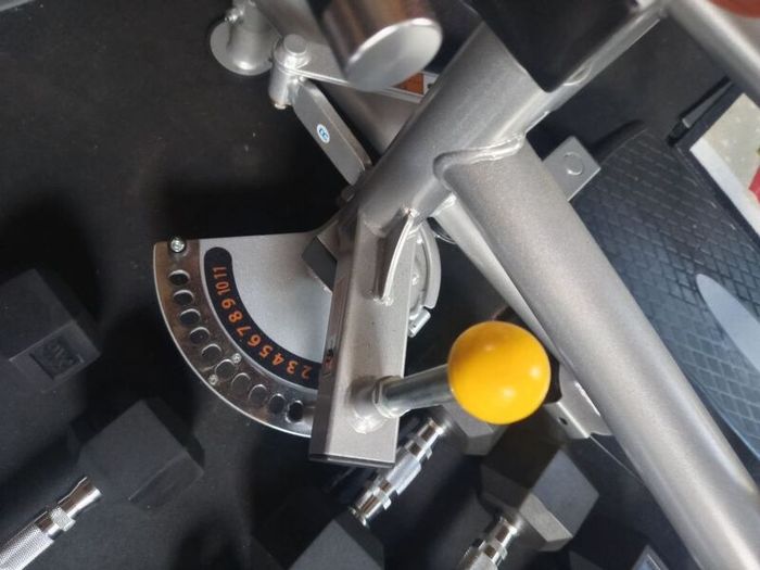 Inner and outer thigh machine