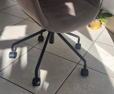 Desk chair