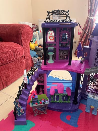 Monster High Playset Haunted High School