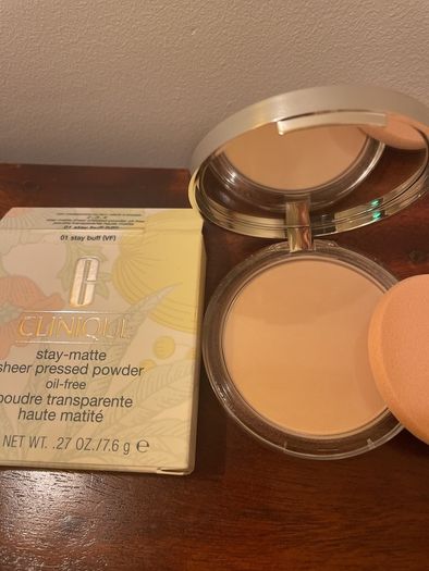 Clinique Stay Matte Sheer Pressed Powder oil free in shade Stay Buff 01 - new / boxed