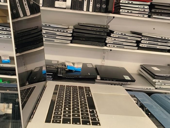 Apple MacBook Pro 15" 2018 A1990 , Intel i7, 32GB RAM, 500GB, macOS Sequoia, Battery Cycle: 658