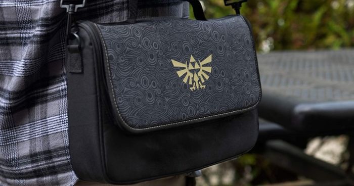 Nintendo Switch The Legend Of Zelda Breath Of The Wild Limited Edition Messenger Bag + Sturdy Case Kit [LIKE BRAND NEW]