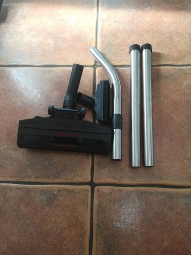 Vacuum cleaner pipe and brush set.