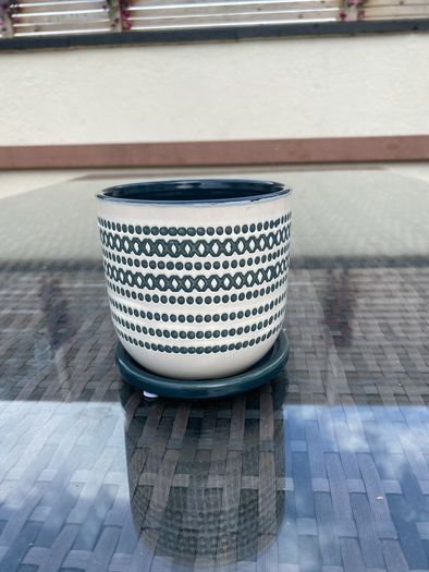 Flower Pot with attached saucer