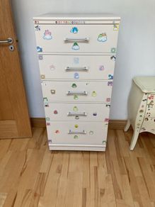 chest of drawers
