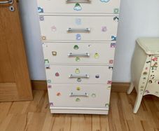chest of drawers