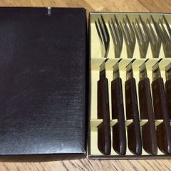 Vintage Boxed Set Of 6 X Teak Handled Forks.