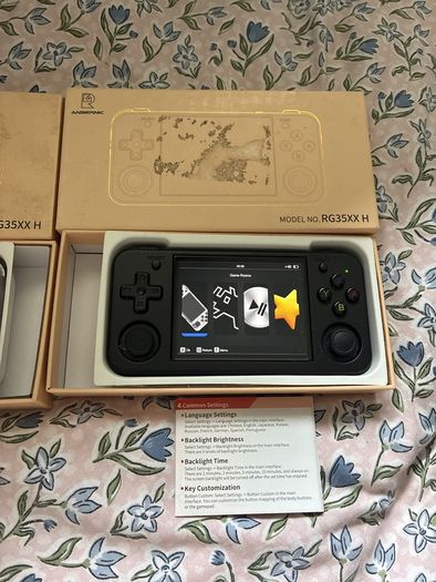 Anbernic RG35XX retro hand game console
