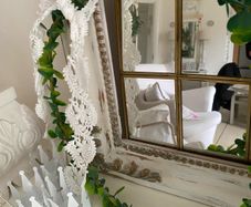 ShabbyChic Wreath and 3crown Tealight holders