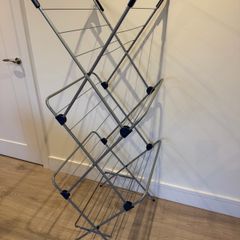 Clothes drying rack