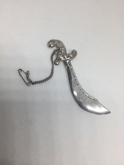 Vintage sterling silver brooch with safety chain