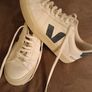 Veja trainers size 6 Image 4