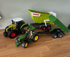 Tractors (John Deere & Claas)
