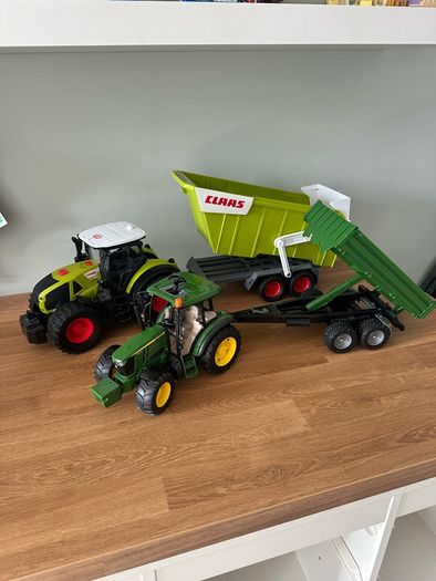 Tractors (John Deere & Claas)