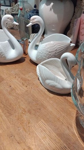 A Pair Of Vintage Ceramic Swans