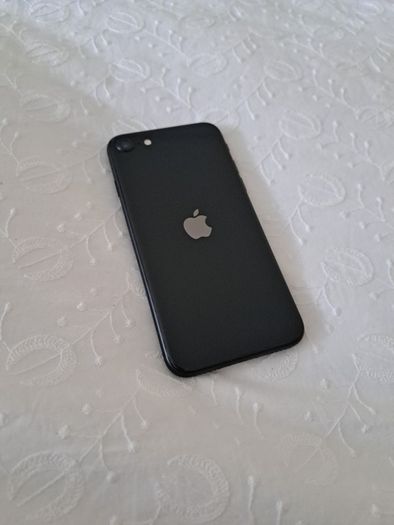 iPhone SE (2020) 64 GB Unlocked Black Excellent Condition