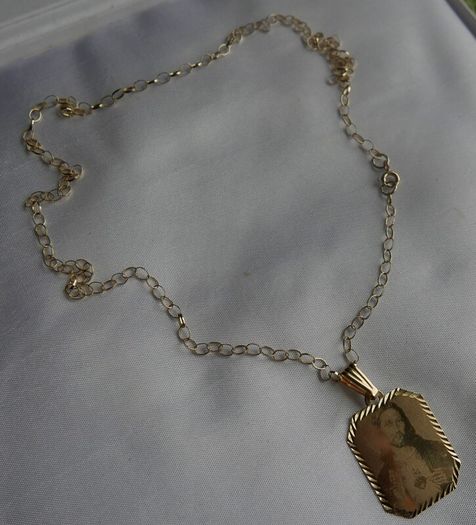 Vintage 9ct Yellow Gold 10Ct 417 Pendant and 9Ct 375 Necklace Sacred Heart Jesus Christ Pendant Necklace, Catholic Jewelry Gift, Religious Gift 4.4g